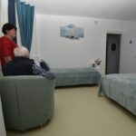 Care sunt principalele beneficii ale vârstnicilor care locuiesc în cămine de bătrâni