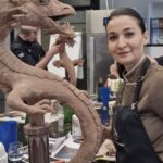 Construcții unicat de ciocolată, astăzi Dragonul creat de Roro – maestru ciocolatier, Roxana Știrbu CEO Guilty Pleasure- Love Made Chocolate